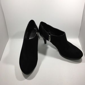 Bandolino Faux Suede Patent Leather Booties sz 6.5